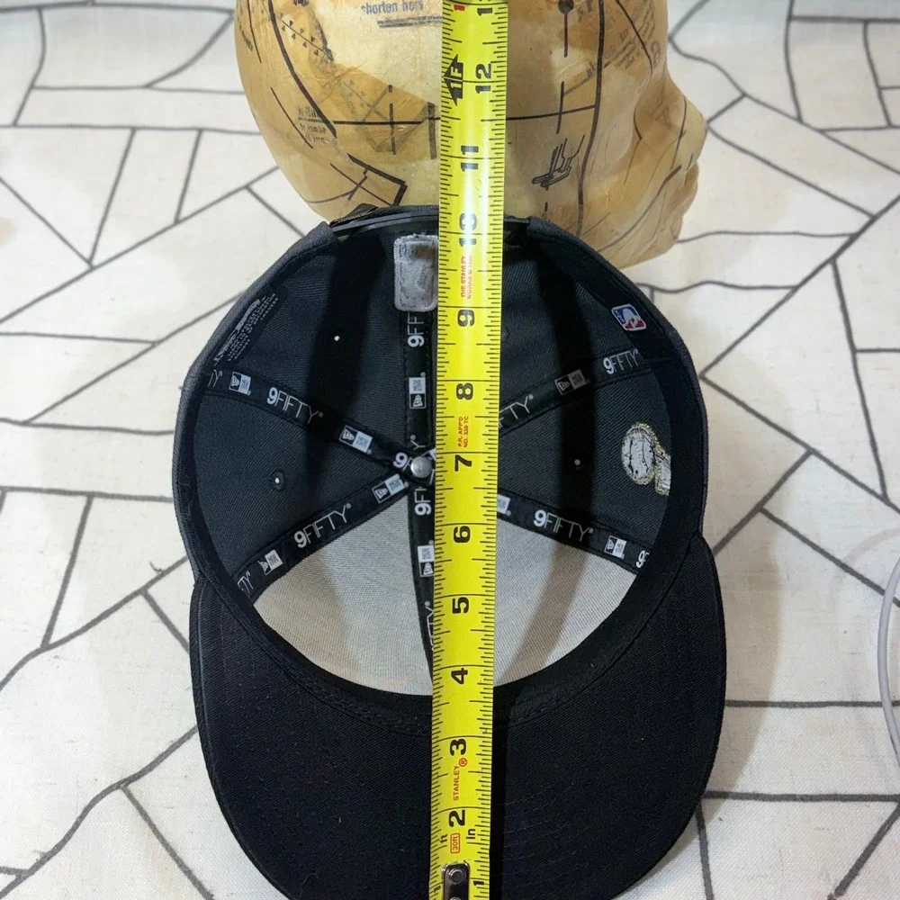 New Era Milwaukee Bucks Hat OSFM Grey 2021 NBA Champions 9FIFTY Snapback Cap